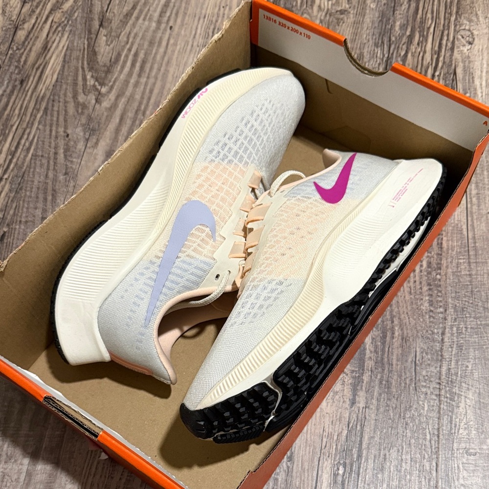 BRAND NEW IN BOX - Women’s Nike Air Zoom Pegasus 37 | Size 8.5/EU 40